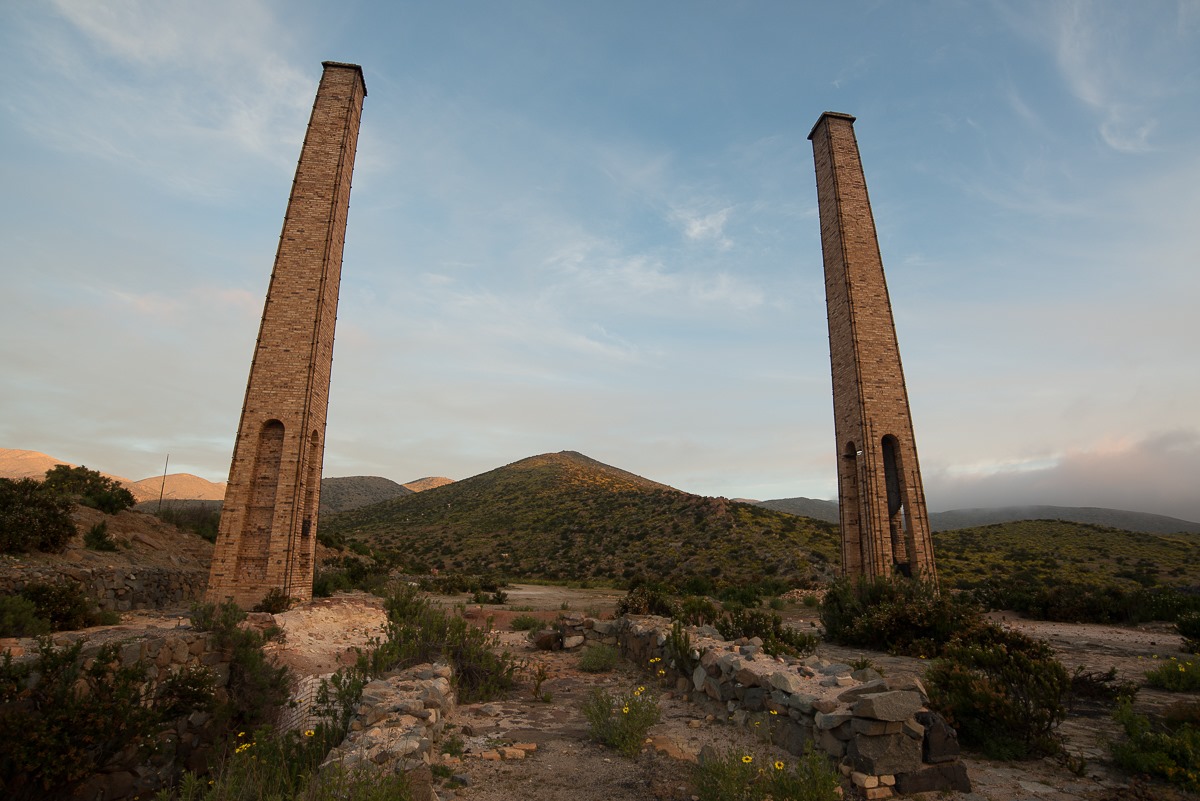Vestigios mineros Chimeneas de Labrar